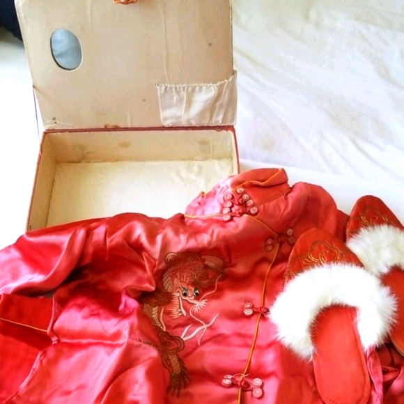 Asian Hand Embroidered Gold Dragon Red Silk Pajama Slippers Box Ensemble Size S - Picture 3 of 16